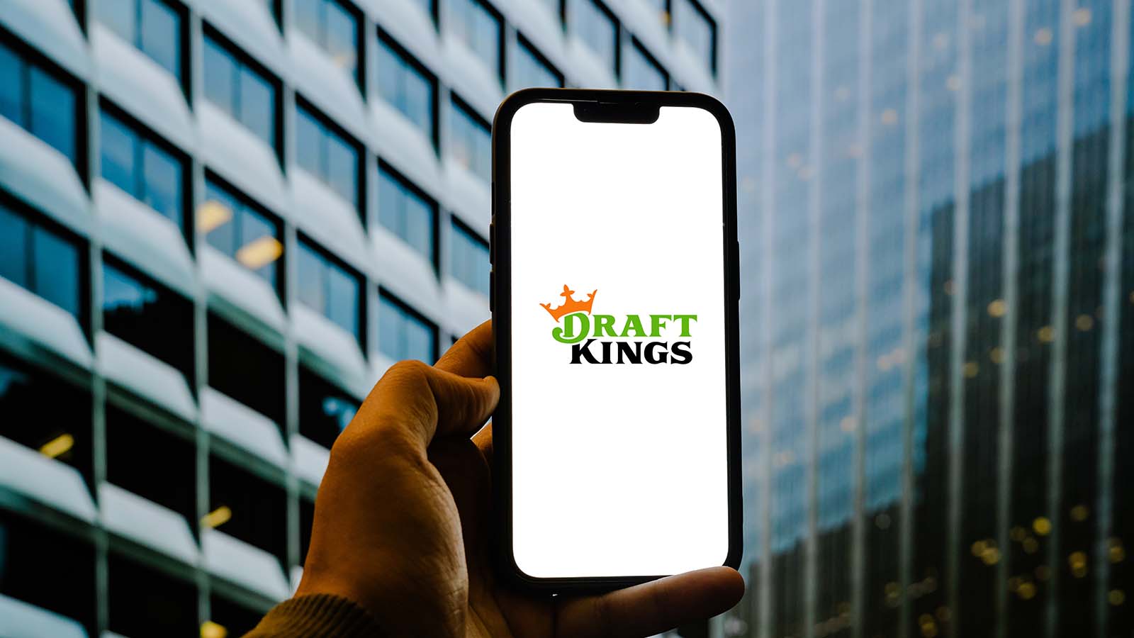 DraftKings Beats Damages Claims, DFS Ban Bid Survives